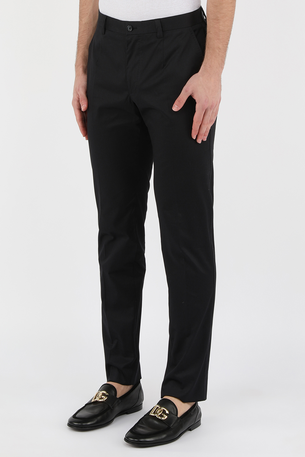 תמונת דוגמן קידמית של מכנסיים ארוכים מחוייטים בגוון שחור