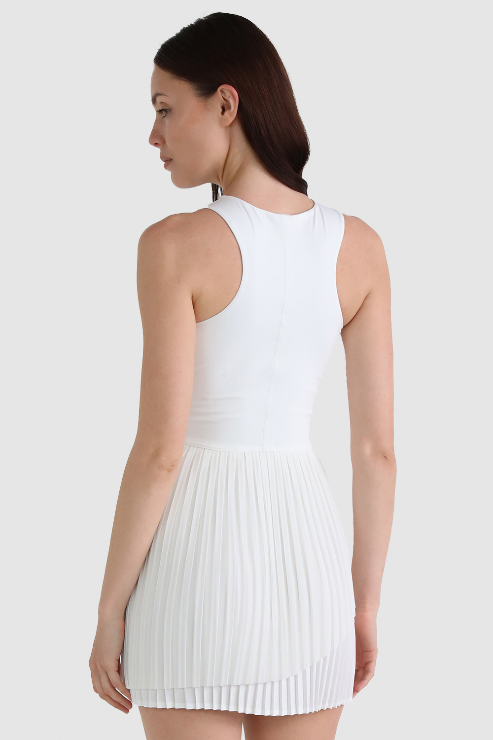 תמונת דוגמן אחורית של Tiered Pleats Tennis Dress