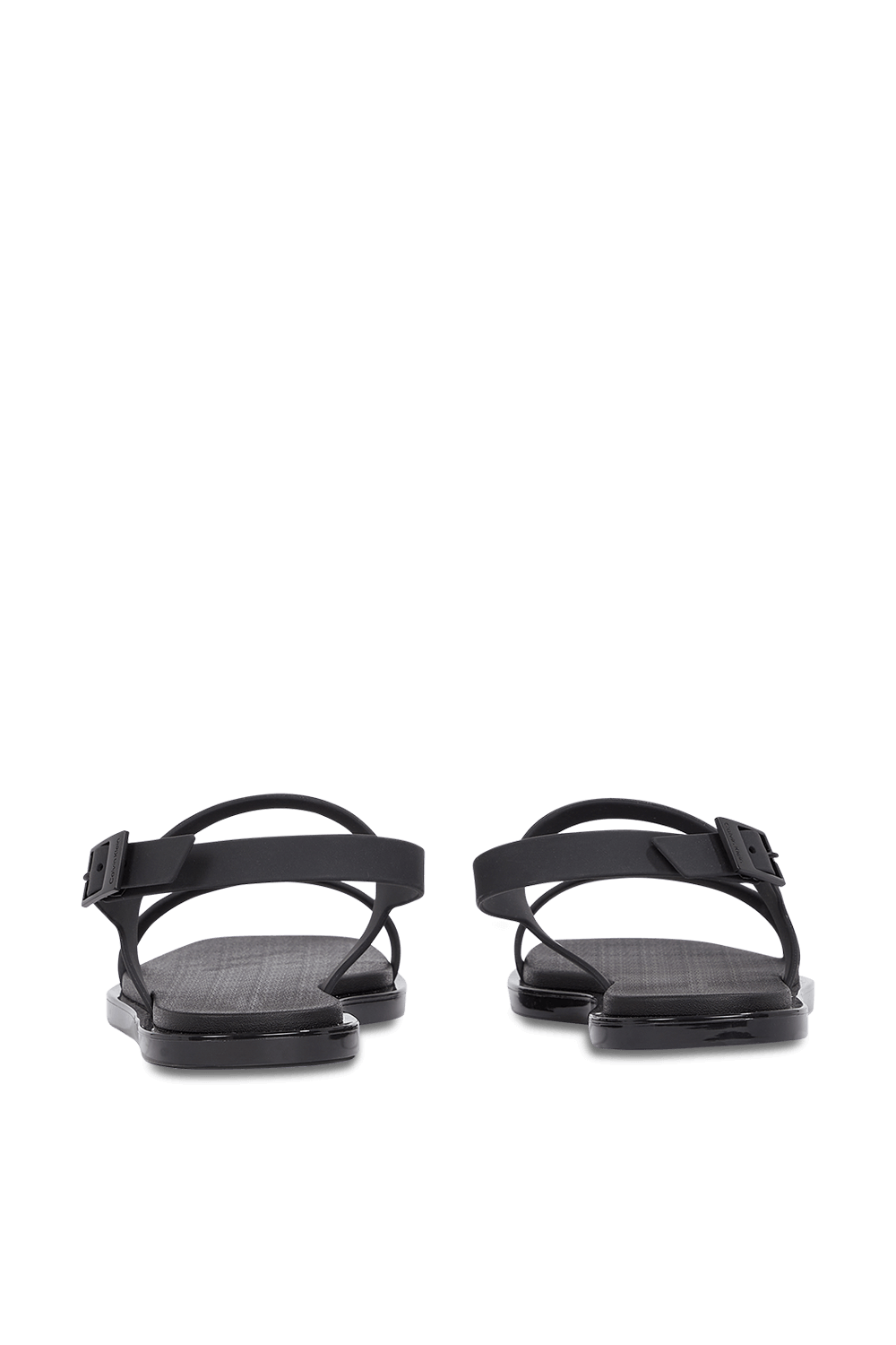 תמונת תקריב של סנדלי גומי סלינג בק