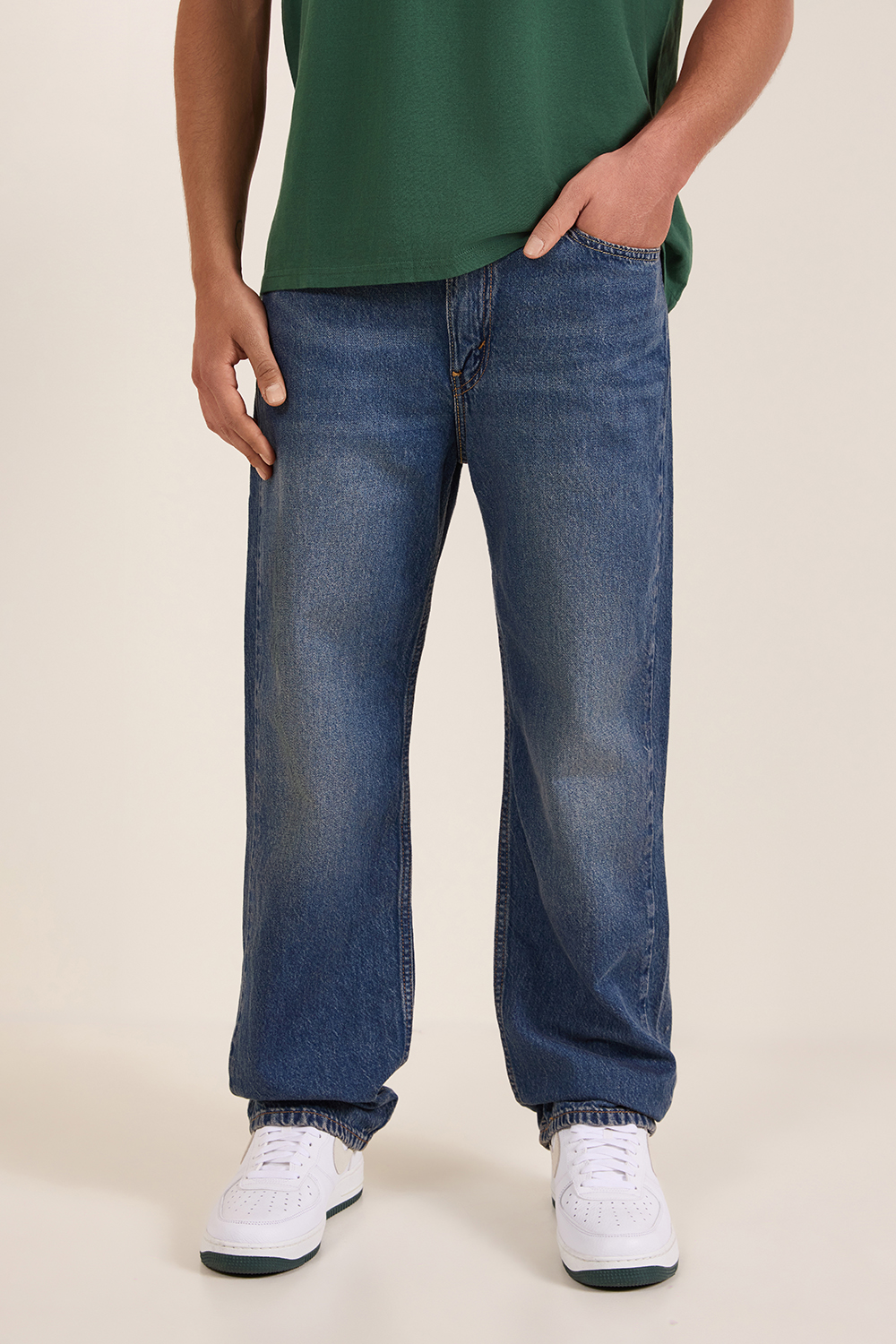 תמונת דוגמן קידמית של מכנסי ג'ינס 565 בגזרה ישרה