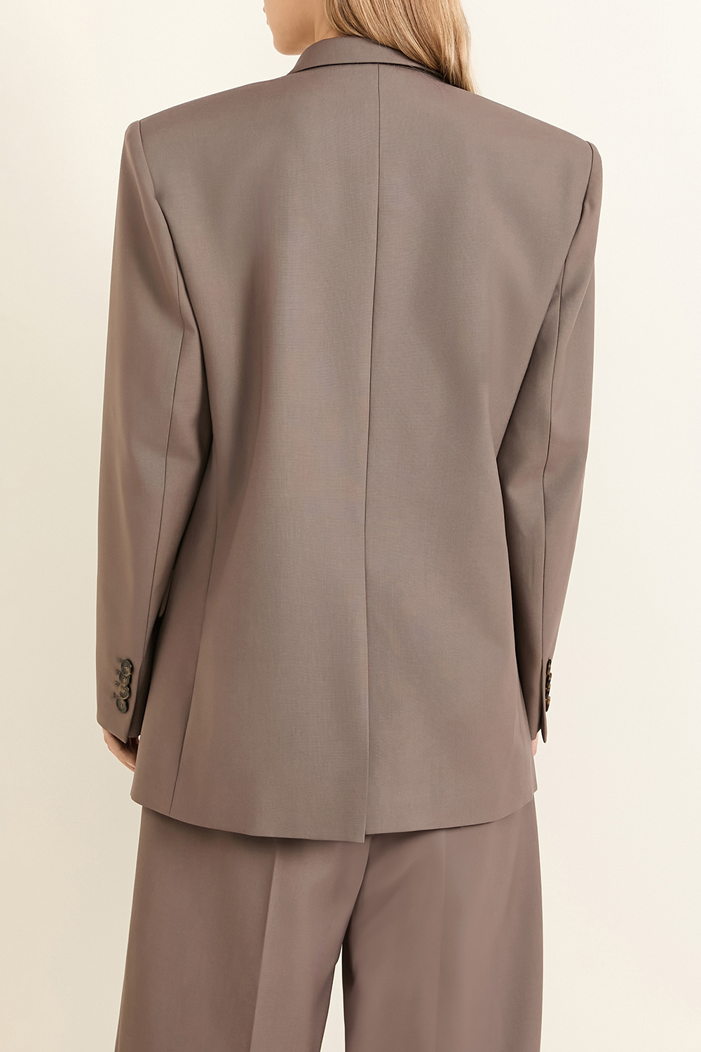 תמונת דוגמן אחורית של בלייזר אוברסייז