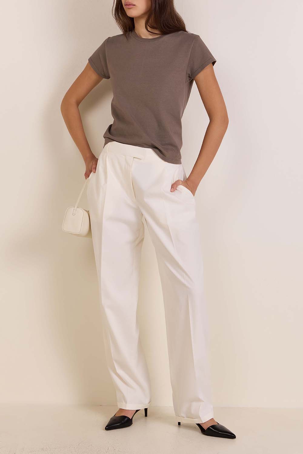 תמונת דוגמן קידמית של נעלי עקב דארוסיי