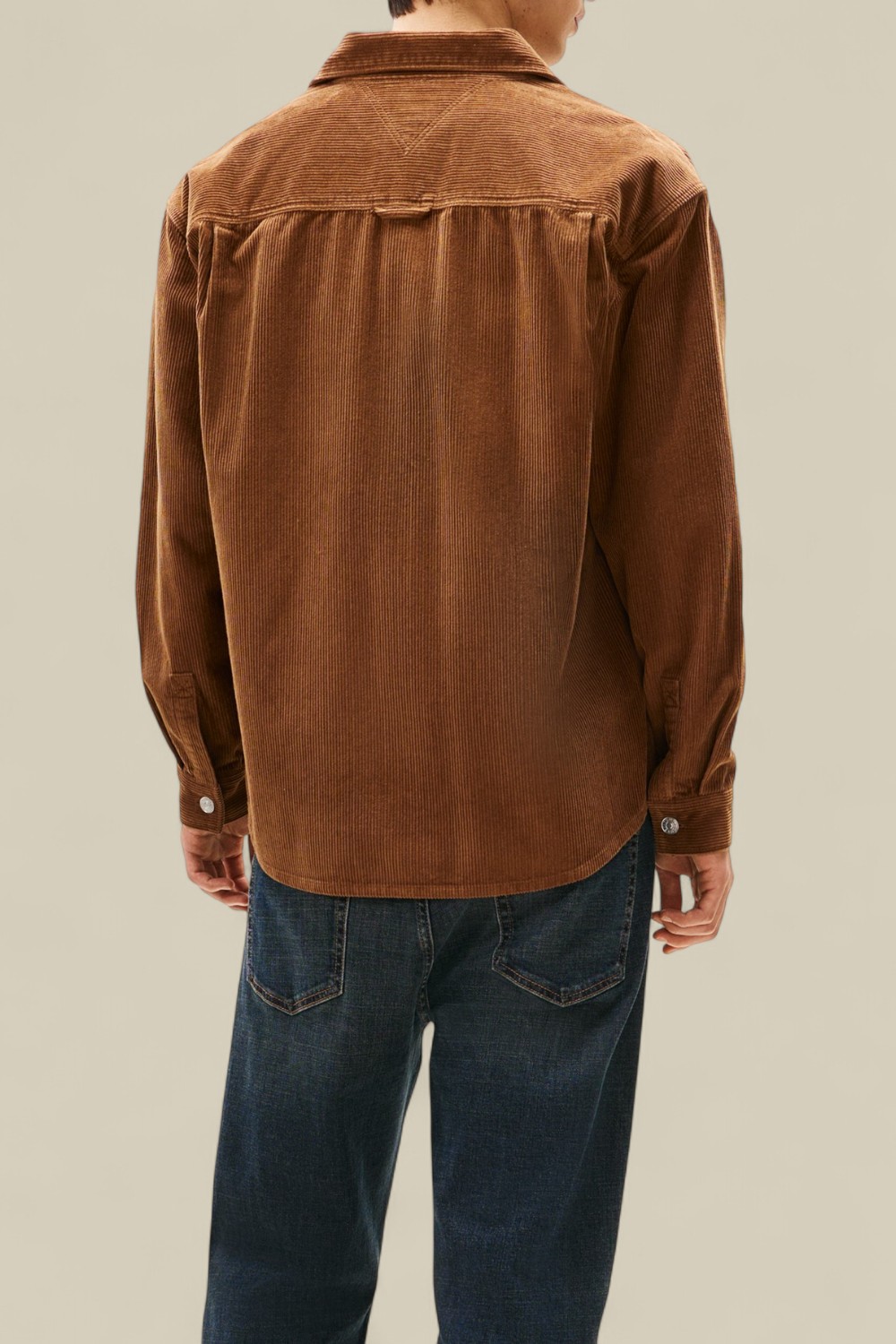 תמונת דוגמן אחורית של חולצת-ז'קט