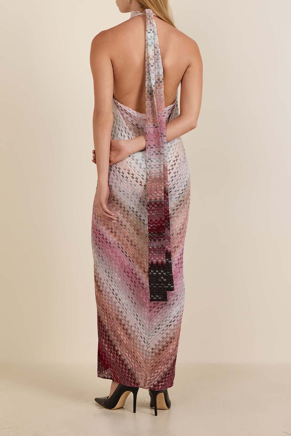 תמונת דוגמן אחורית של שמלת מקסי