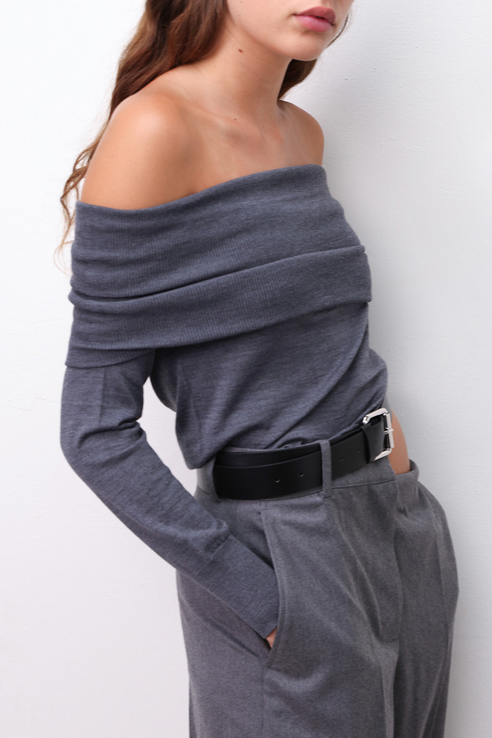 תמונת תקריב דוגמן של סריג אוף-שולדרס