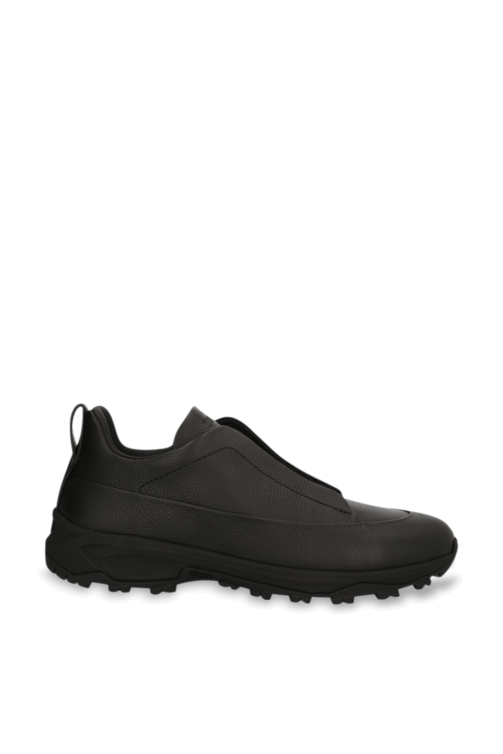 תמונה קידמית של נעלי סניקרס סליפ און