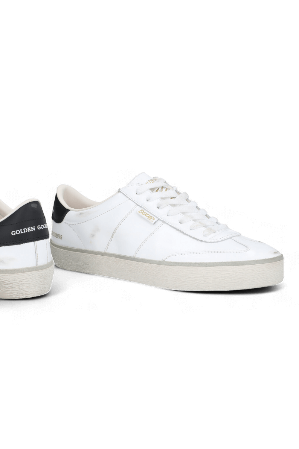 תמונת תקריב של נעלי סניקרס סול סטאר