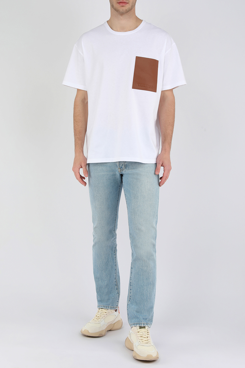 תמונת דוגמן קידמית של נעלי סניקרס לבנות באבאל באק