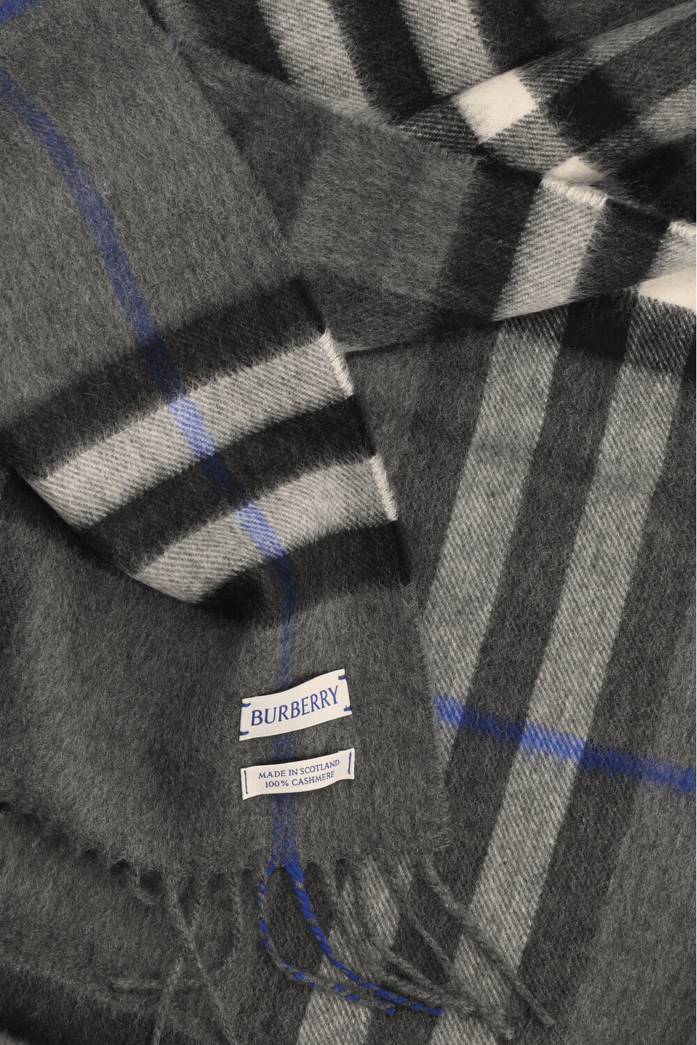 תמונה אחורית של צעיף קשמיר