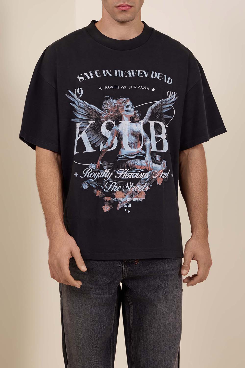 תמונת דוגמן קידמית של חולצת טי אוברסייז