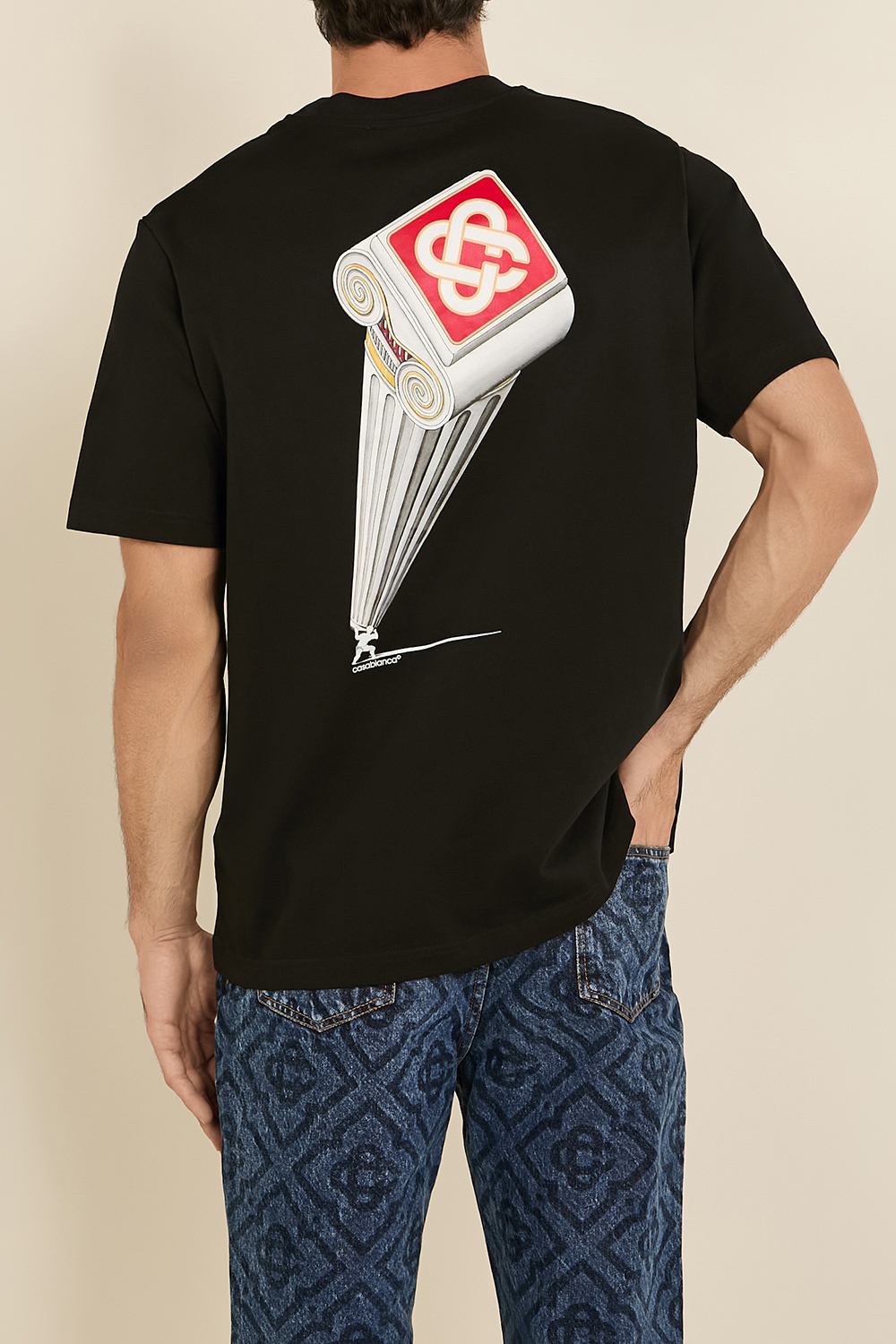 תמונת דוגמן אחורית של חולצת טי מכותנה אורגנית