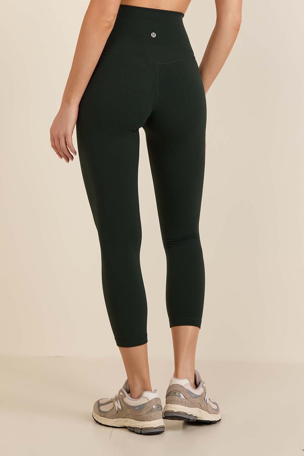 תמונת דוגמן אחורית של lululemon Align™ High-Rise Crop 23