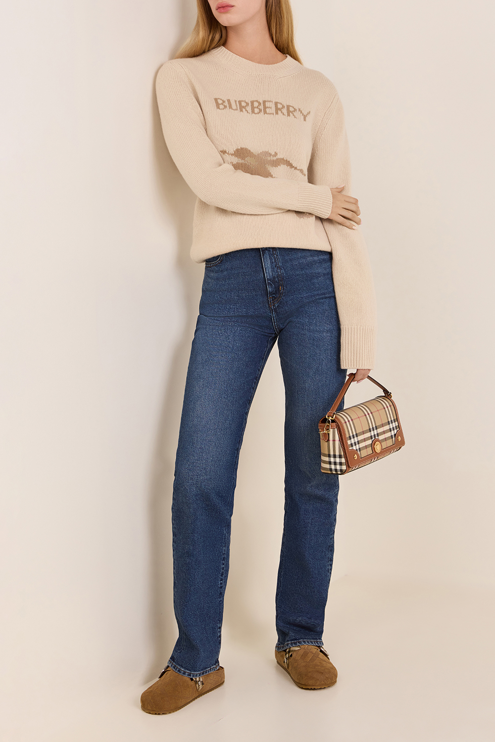 תמונת דוגמן קידמית של נעלי מיולס