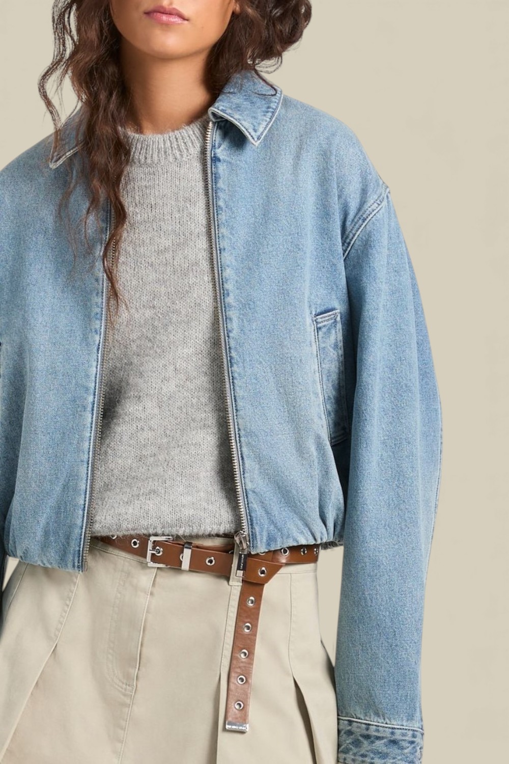 תמונת תקריב דוגמן של ז'קט דנים בומבר