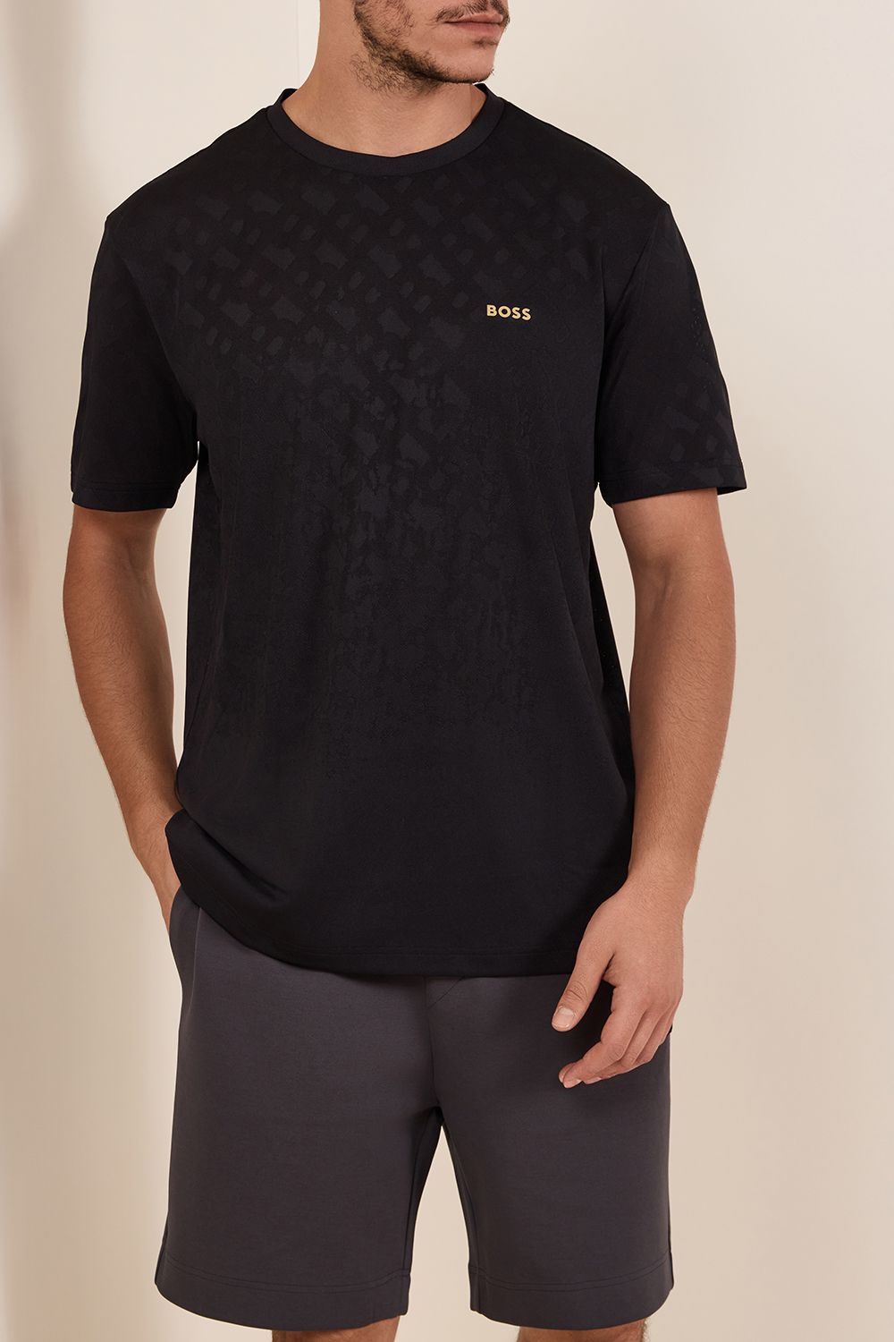 תמונת דוגמן קידמית של חולצת טי לוגו