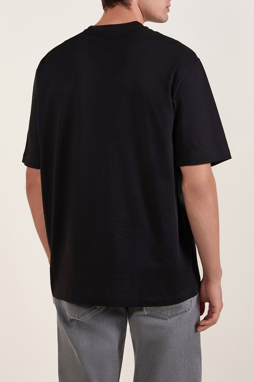 תמונת דוגמן אחורית של חולצת טי