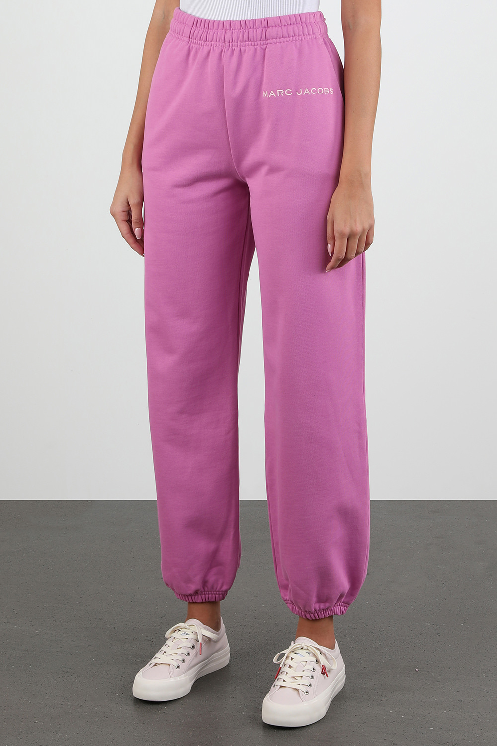 תמונת דוגמן קידמית של מכנסי טרנינג בוורוד