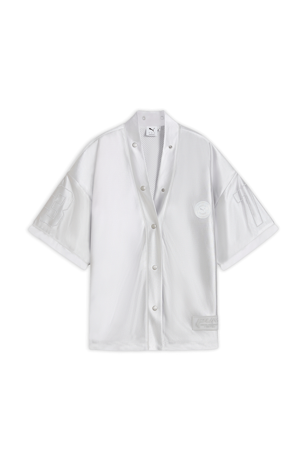 תמונה קידמית של חולצת בייסבול - יום האישה הבינלאומי