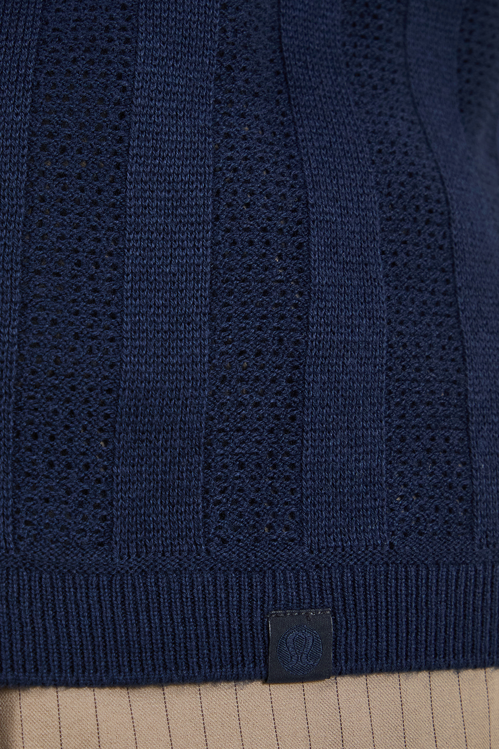 תמונת תקריב דוגמן של Cotton Blend  Ribbed Short-Sleeve Polo Shirt