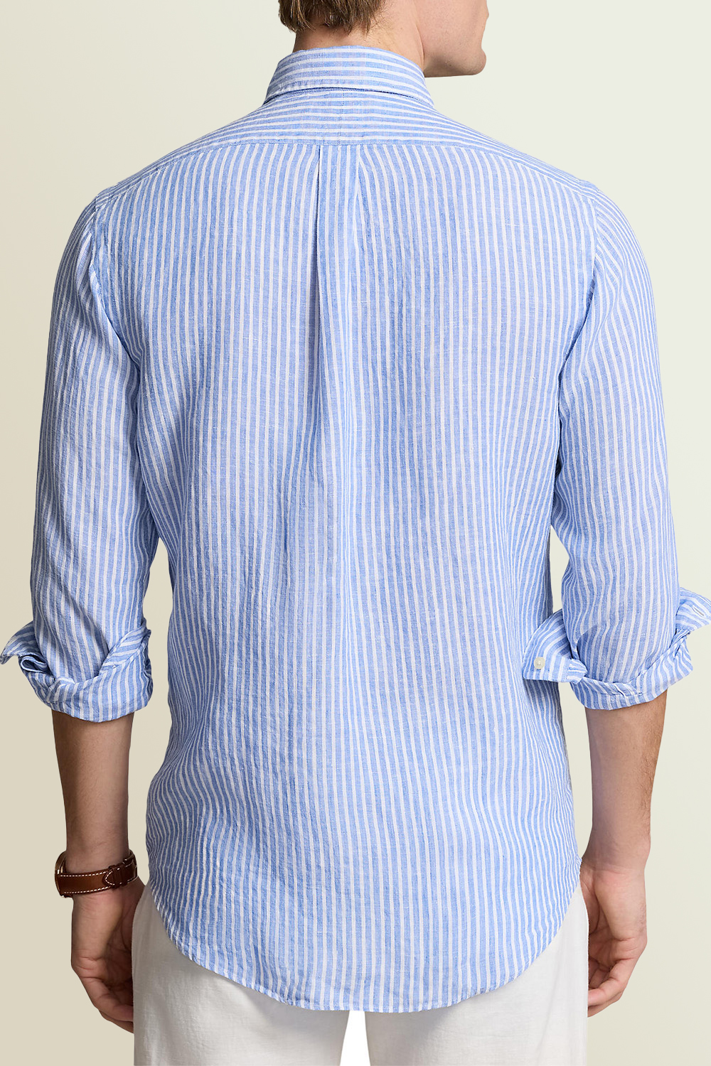 תמונת דוגמן אחורית של חולצה מכופתרת מפשתן