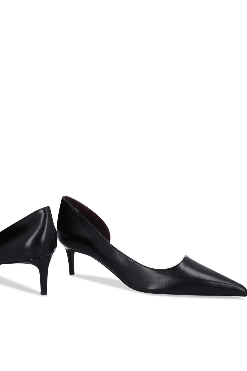 תמונת תקריב של נעלי עקב דארוסיי