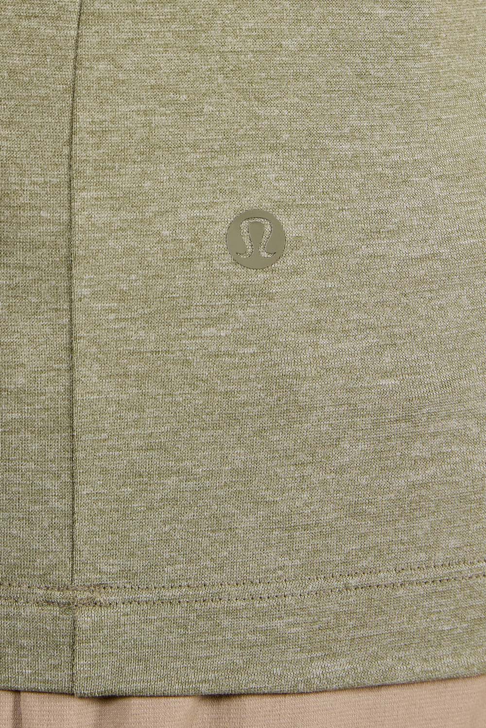 תמונת תקריב דוגמן של Evolution Short-Sleeve Polo Shirt