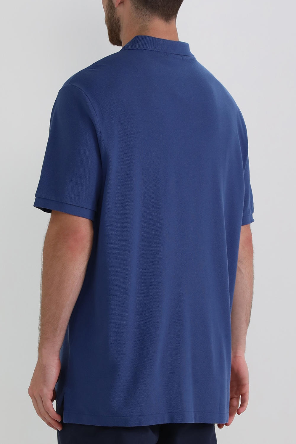 תמונת דוגמן אחורית של חולצת פולו
