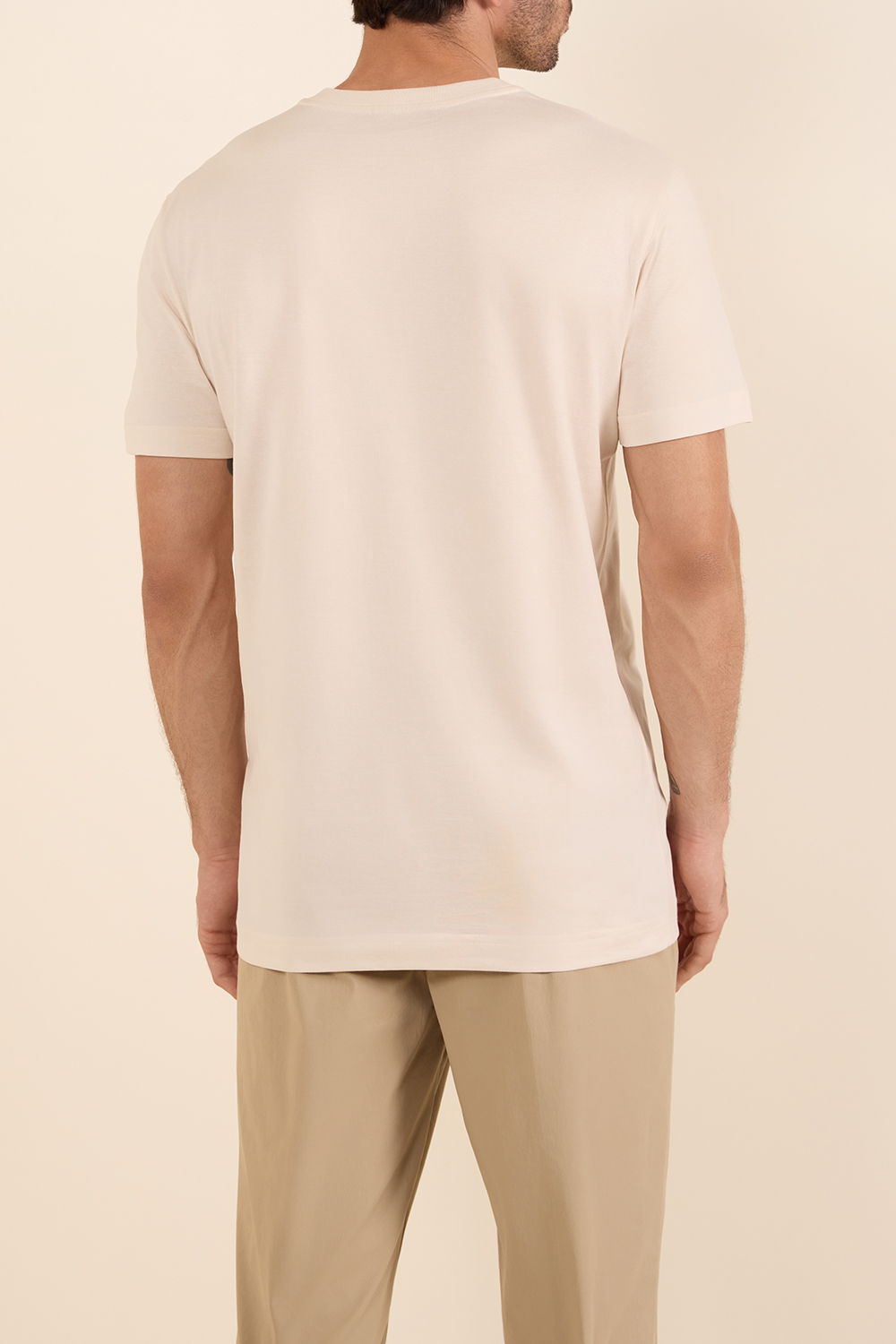 תמונת דוגמן אחורית של חולצת טי