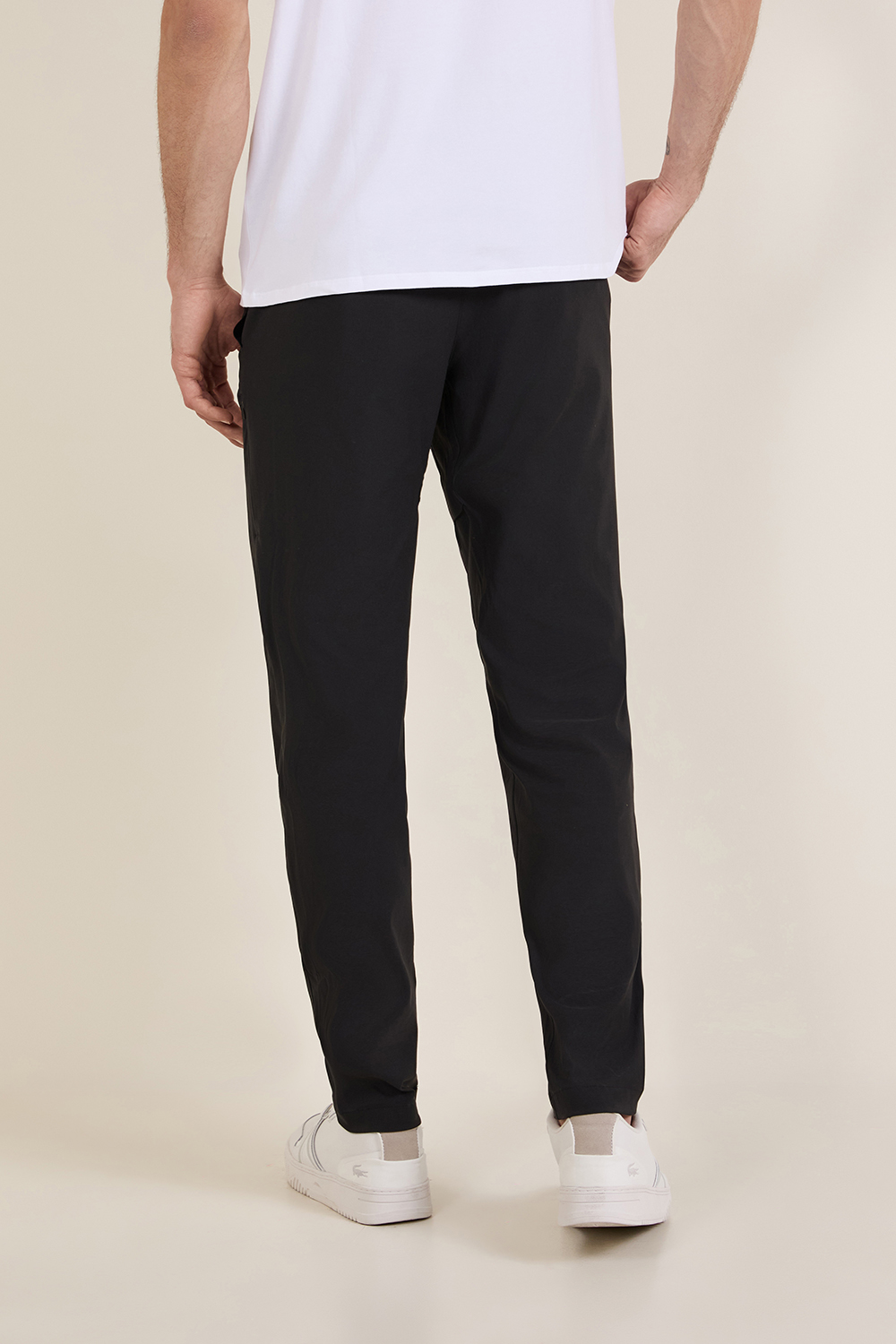 תמונת דוגמן אחורית של ABC Slim-Fit Golf Trouser 32L