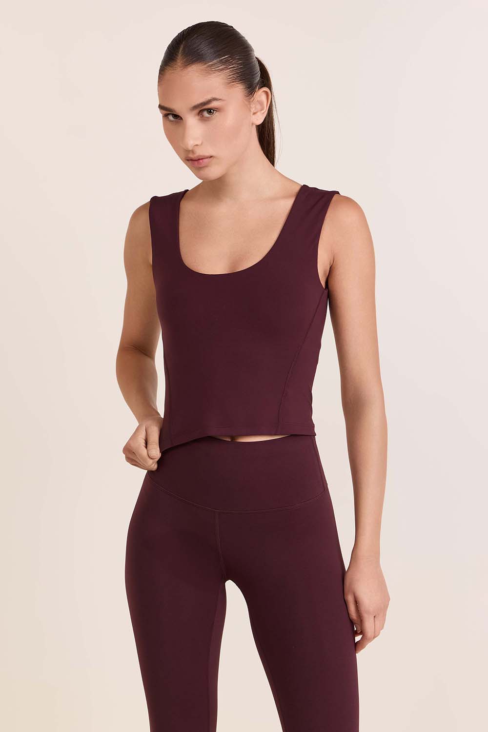 תמונת דוגמן קידמית של Wunder Train Wide Strap Tank