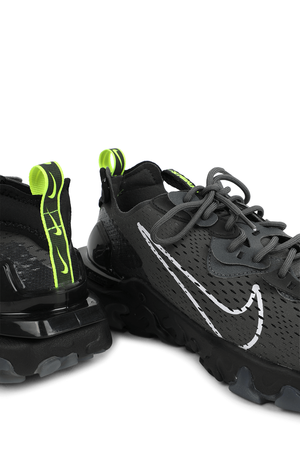 תמונת תקריב של נעלי ריצה נייקי ריאקט ויזיון