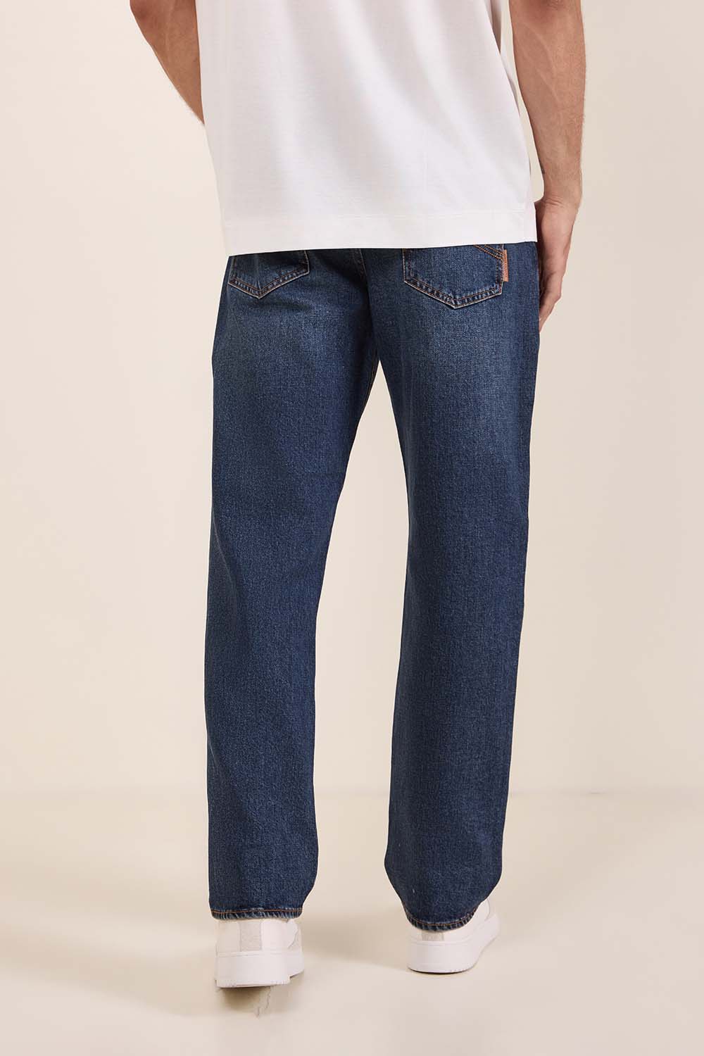 תמונת דוגמן אחורית של מכנסי ג'ינס