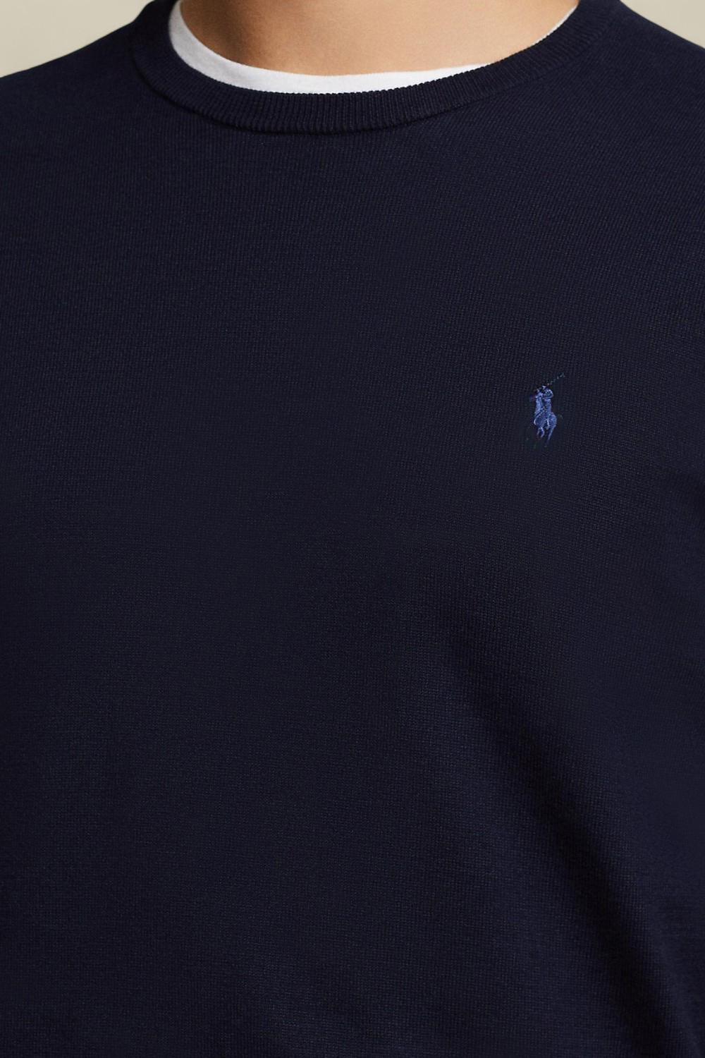 תמונת תקריב דוגמן של חולצת סריג