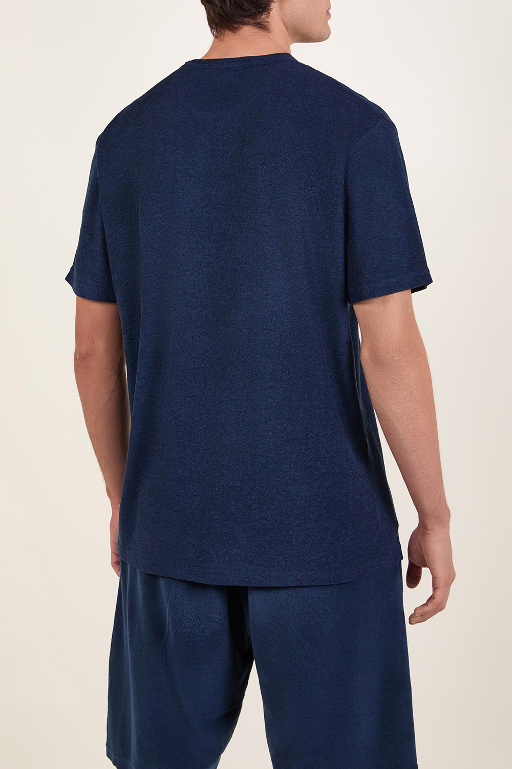 תמונת דוגמן אחורית של חולצת טי