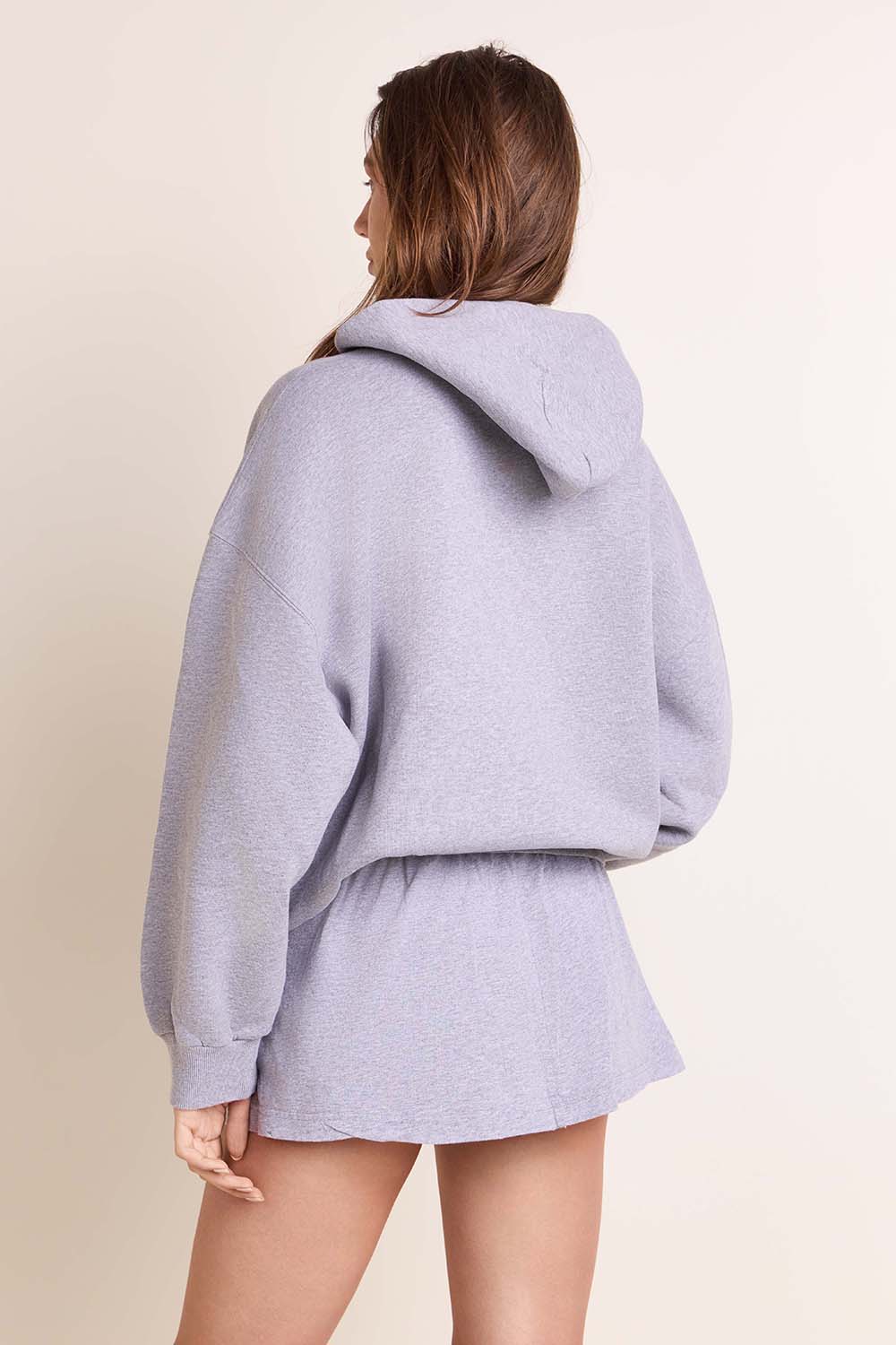 תמונת דוגמן אחורית של סווטשירט קפוצ'ון