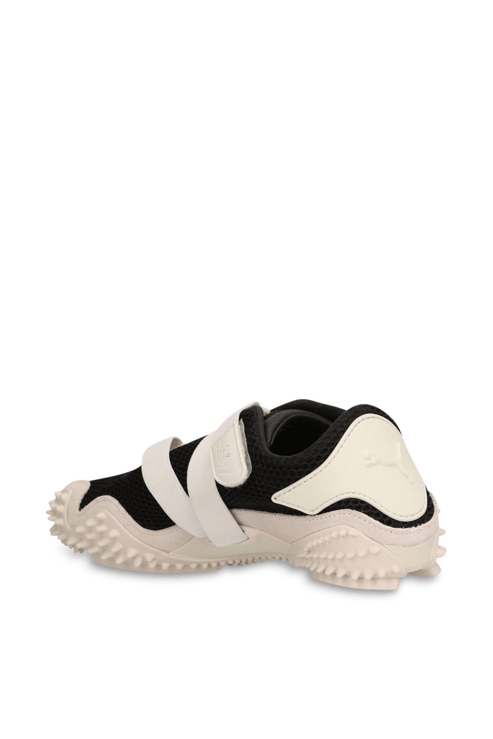 תמונה אחורית של נעלי סניקרס מוסטרו