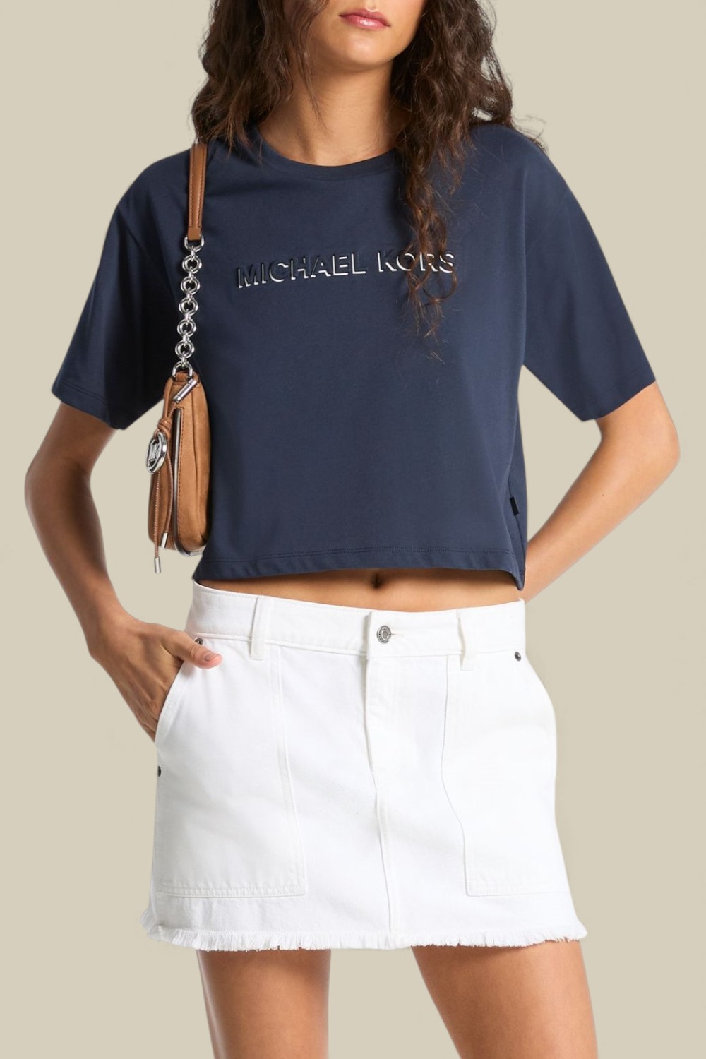 תמונת דוגמן קידמית של חולצת טי קרופ