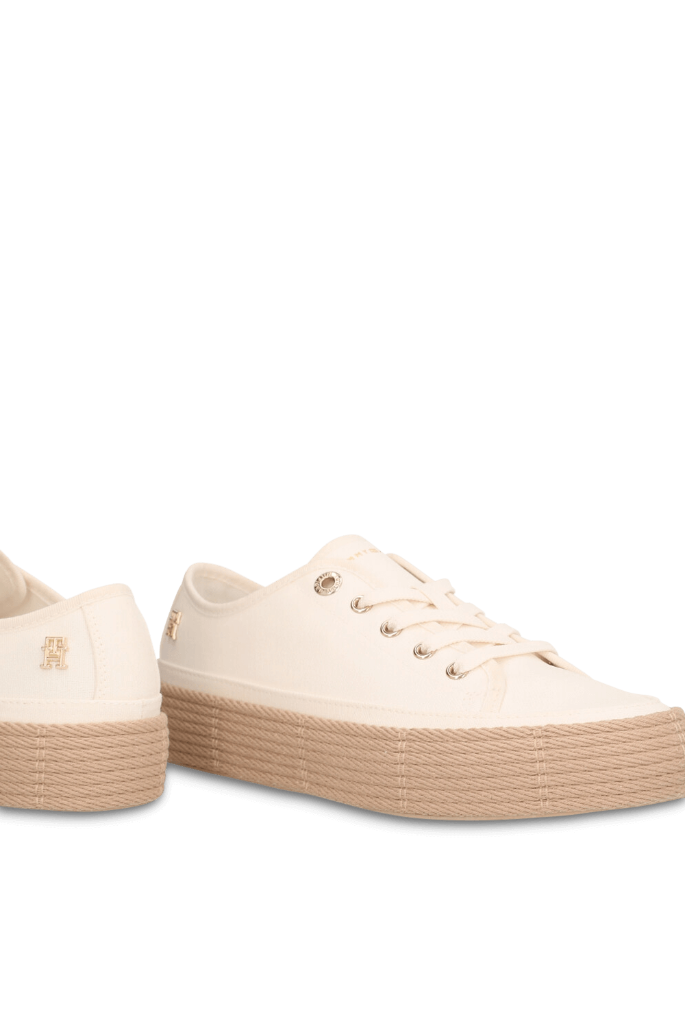 תמונת תקריב של נעלי אספדריל פלטפורמה