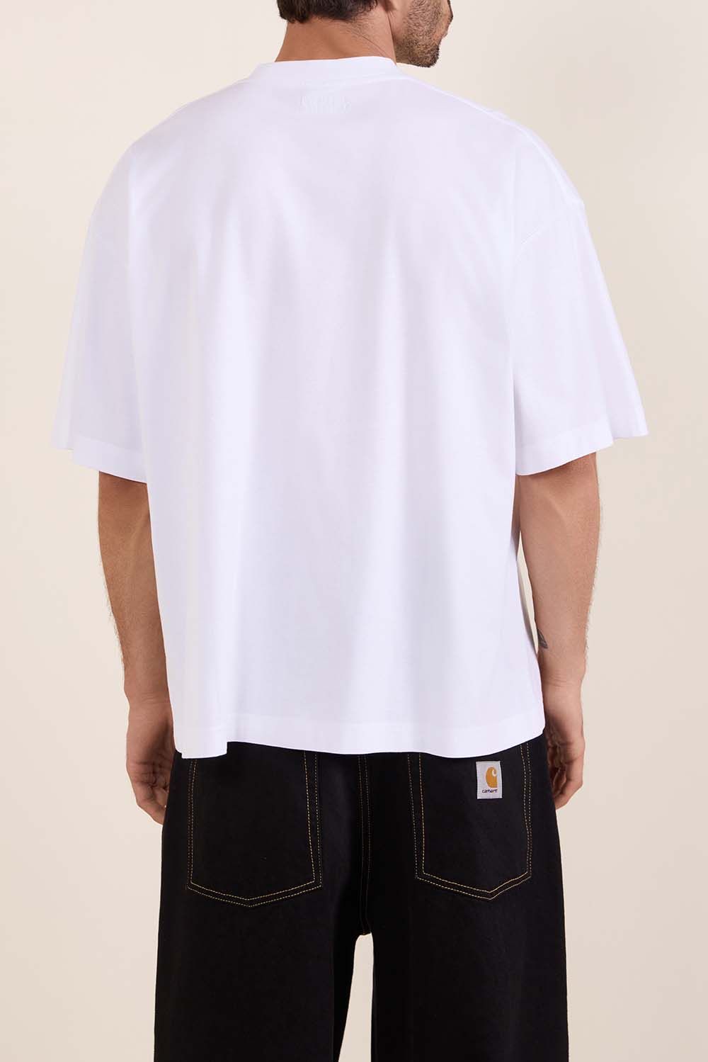 תמונת תקריב דוגמן של חולצת טי