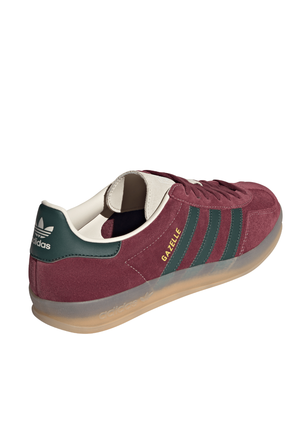 תמונת תקריב של נעלי סניקרס גזל אינדור