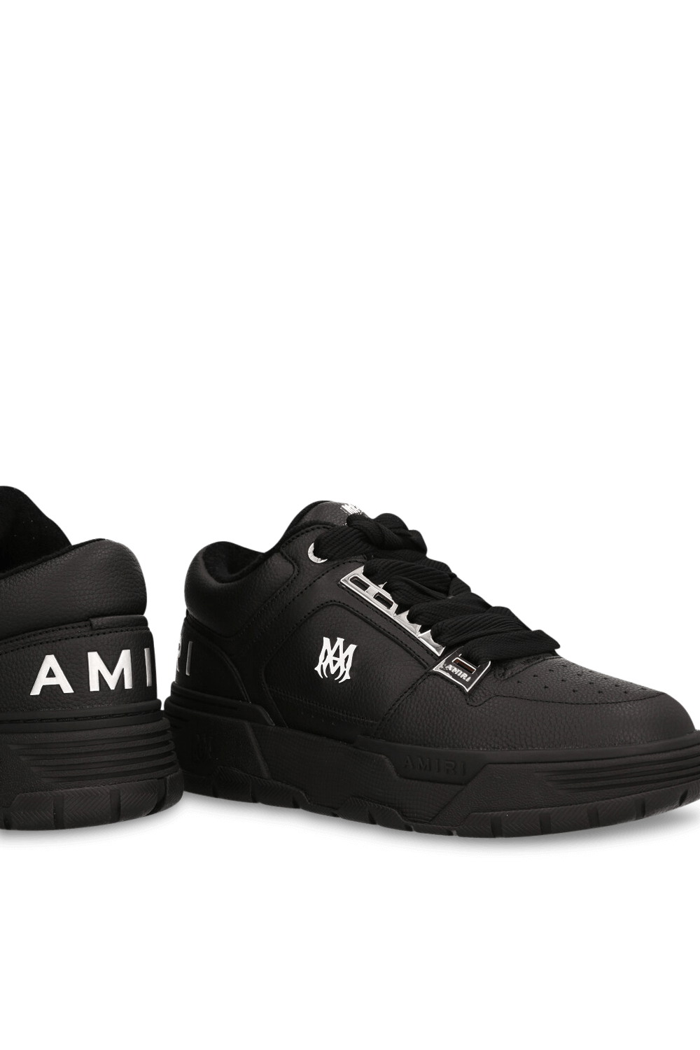 תמונת תקריב של נעלי סניקרס