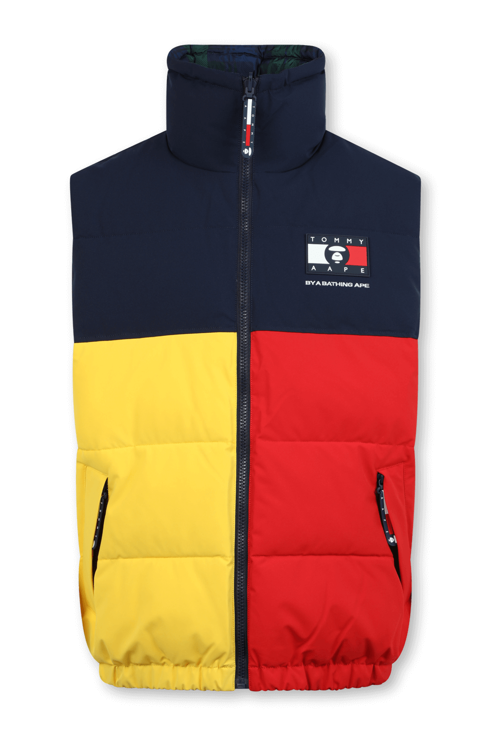 תמונה אחורית של טומיXאייפ מעיל פאפר דו צדדי בגווני כחול, אדום וצהוב