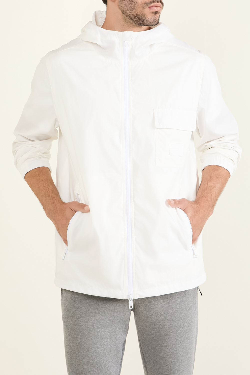 תמונת דוגמן קידמית של מעיל קפוצ'ון