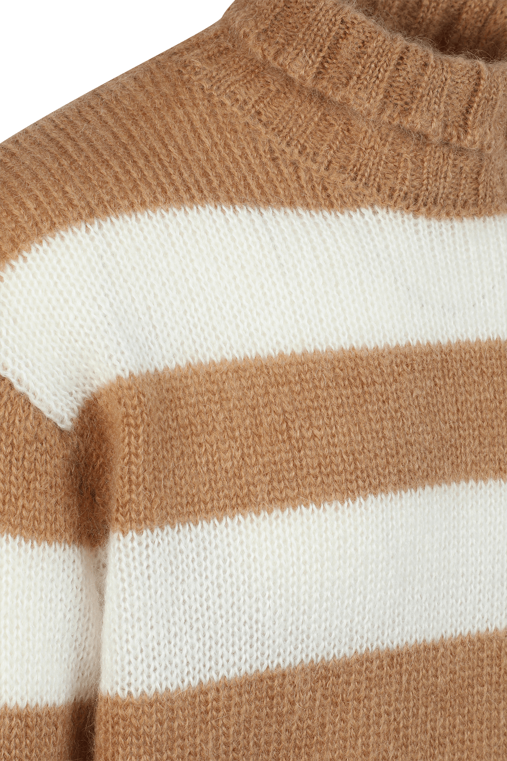 תמונה אחורית של סריג צמר עם צווארון גבוה בגווני חום ולבן