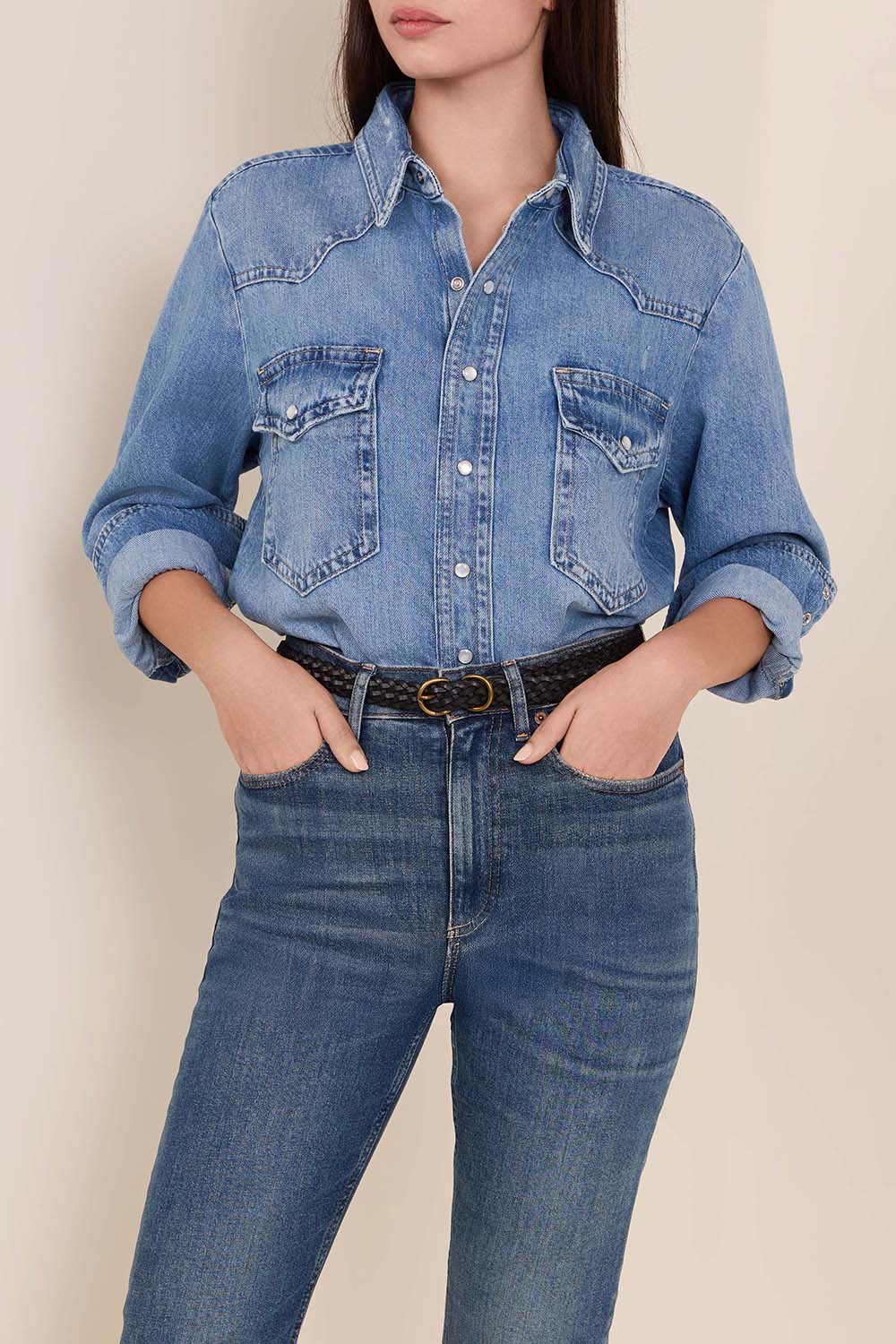 תמונת דוגמן קידמית של חולצת-ז'קט ג'ינס