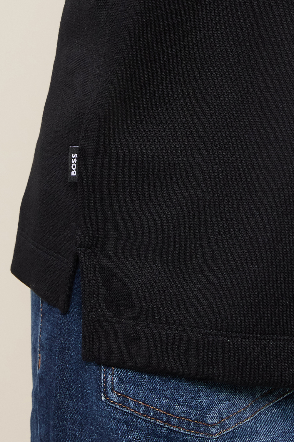 תמונת תקריב דוגמן של חולצת טי