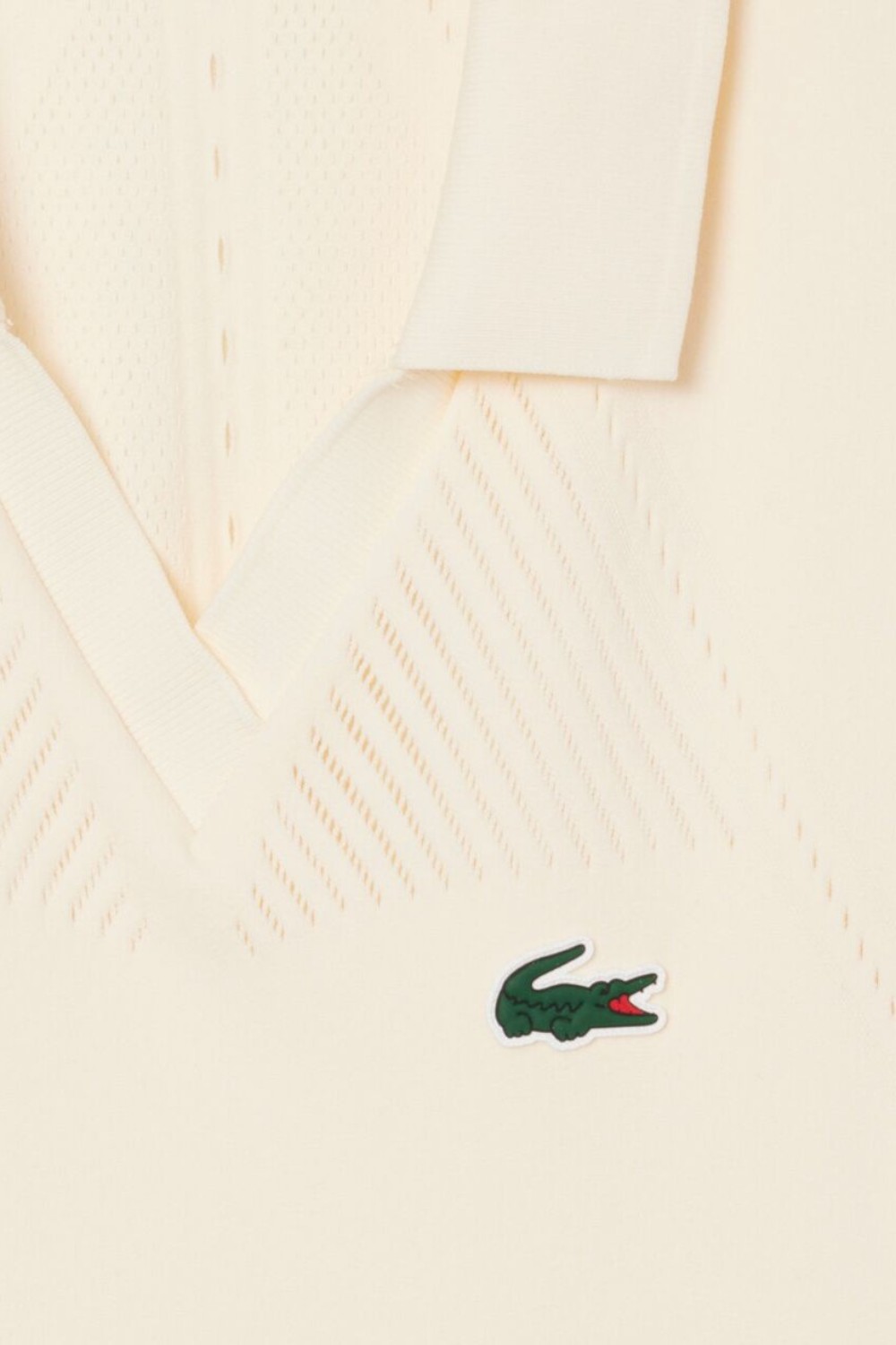 תמונת תקריב דוגמן של שמלת מיני