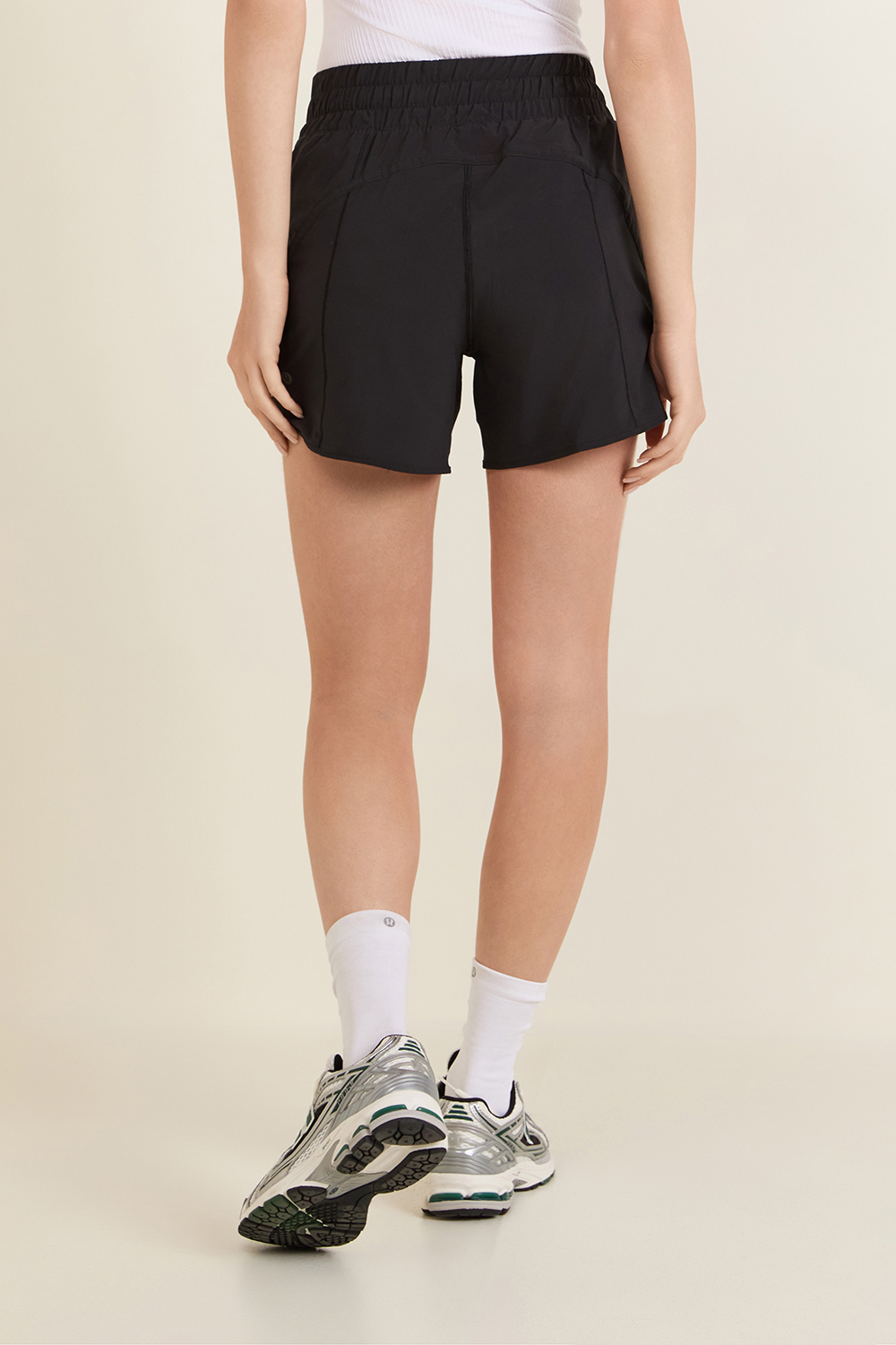 תמונת דוגמן אחורית של Track That High-Rise Lined Short 5