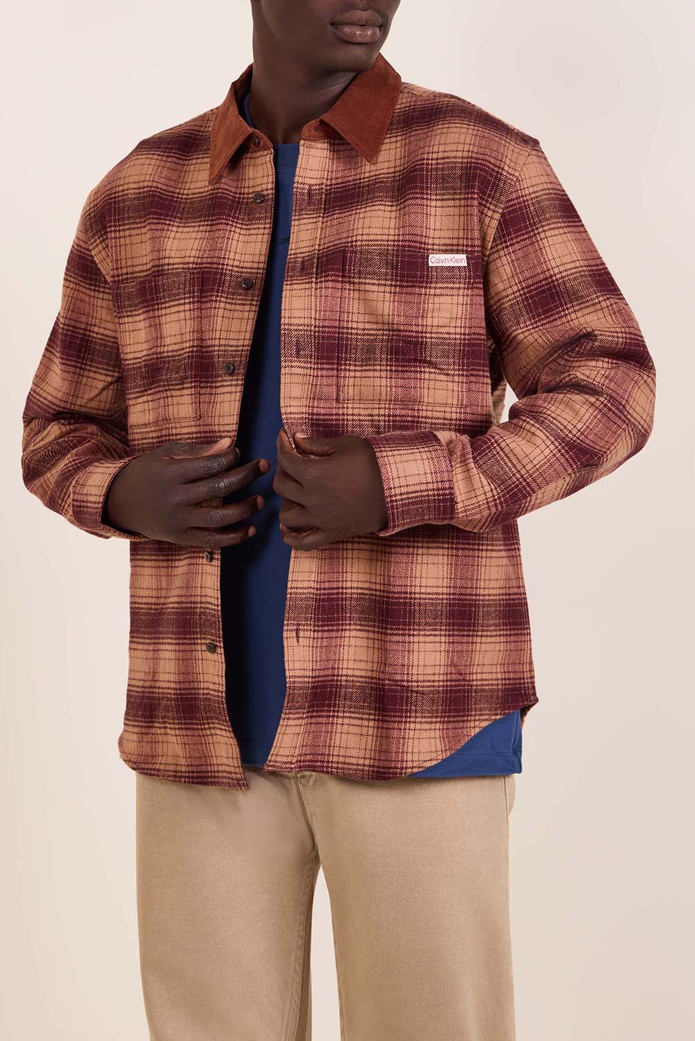 תמונת דוגמן קידמית של חולצת ז'קט סלים-פיט