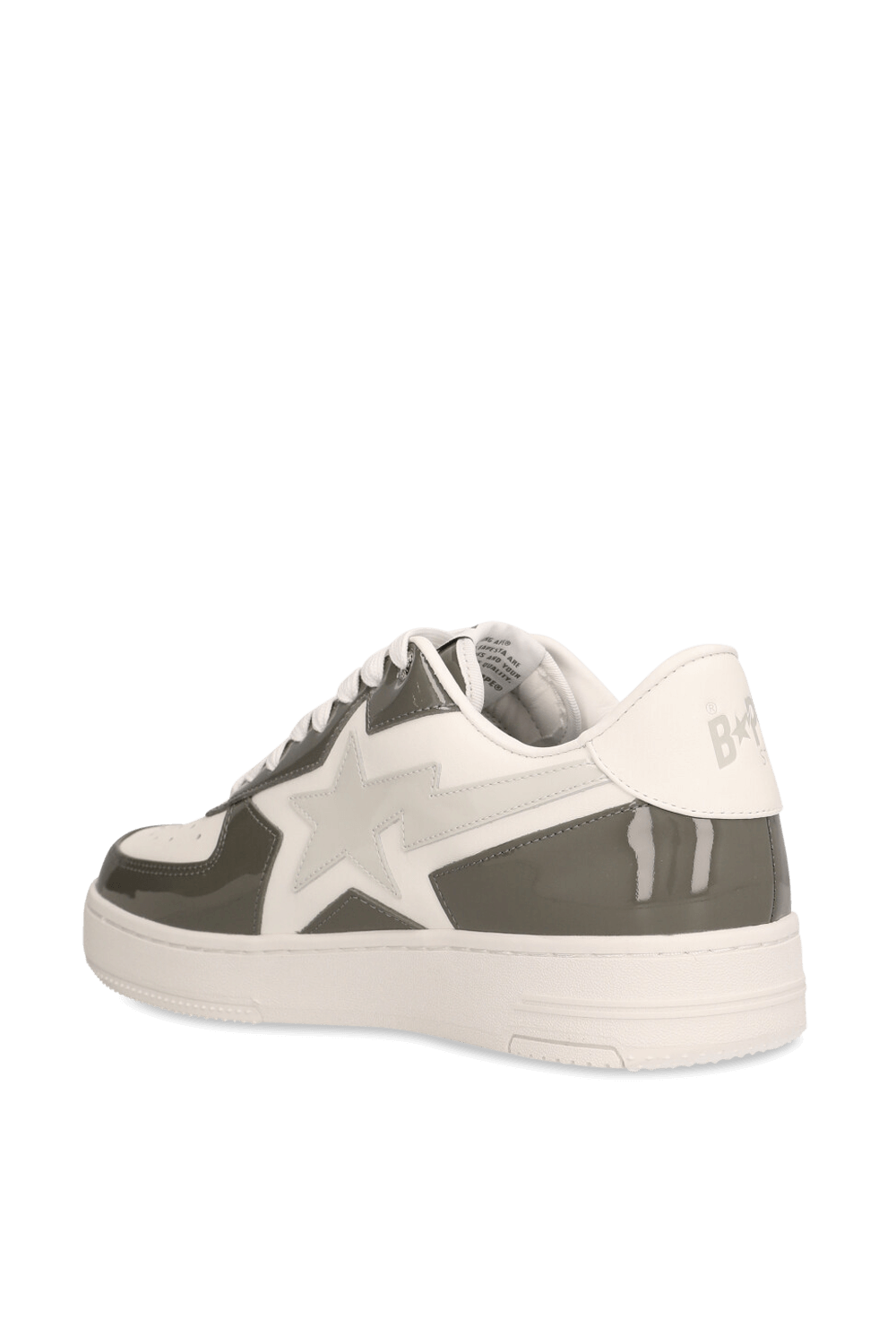 תמונה אחורית של נעלי סניקרס